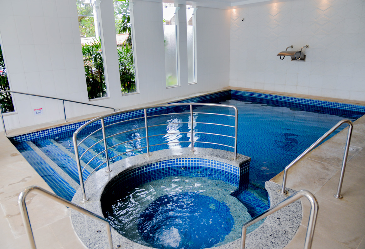 foto-piscina-jacuzzi-1.jpg